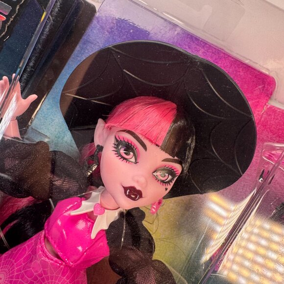 Monster High Draculaura Doll w Bat Vampire Gothic Punk Emo Metal Alternative New - Picture 7 of 11